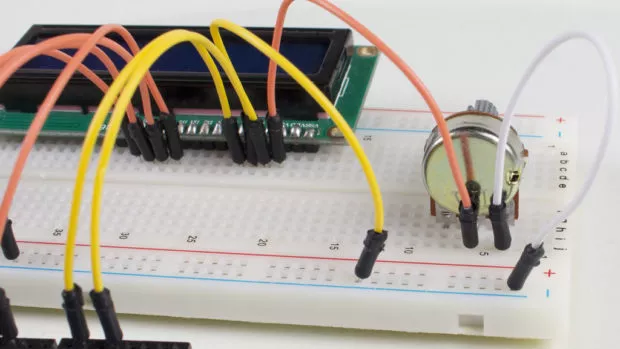 Шаг 4: Подключите потенциометр к LCD1602