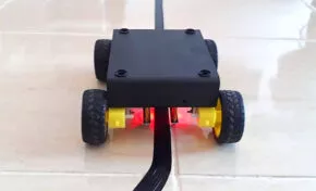 Робот на Ардуино, который передвигается по линии